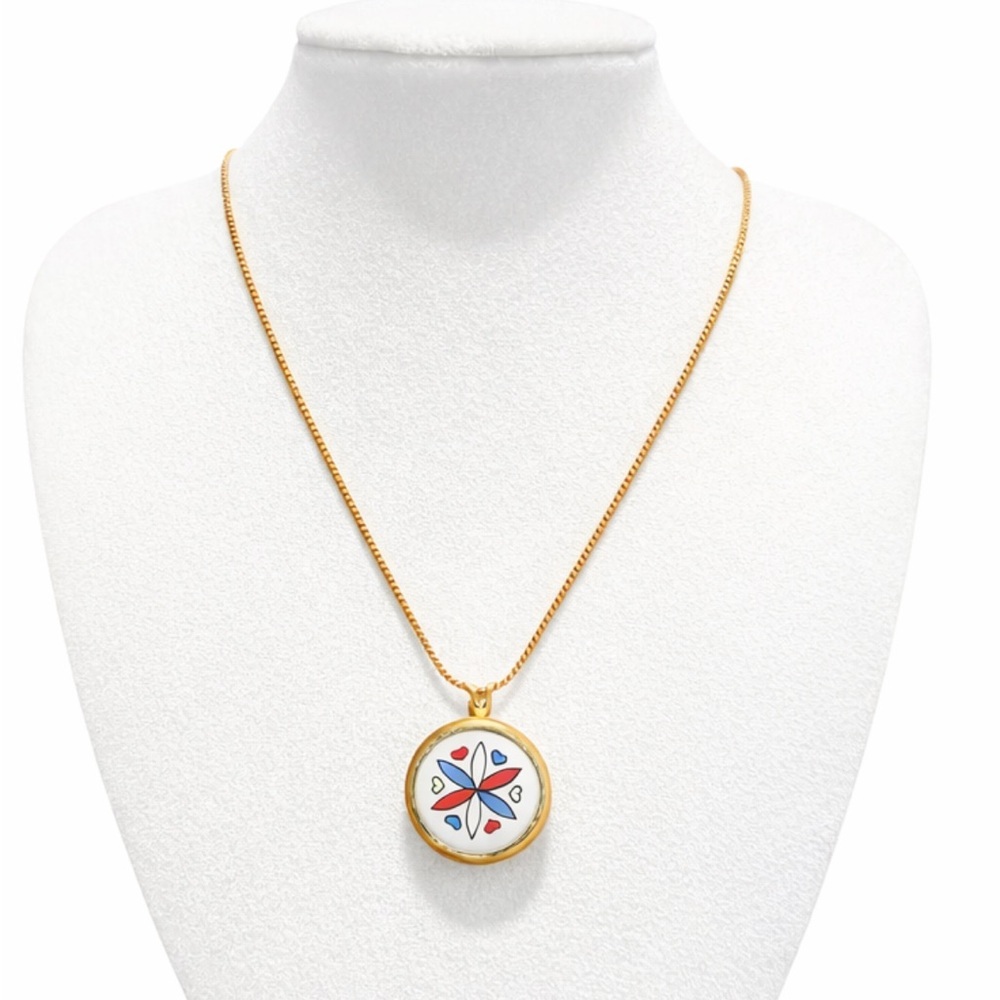 Vintage- Avon “Love Compass”Elegant Gold Necklace with heart shaped figures